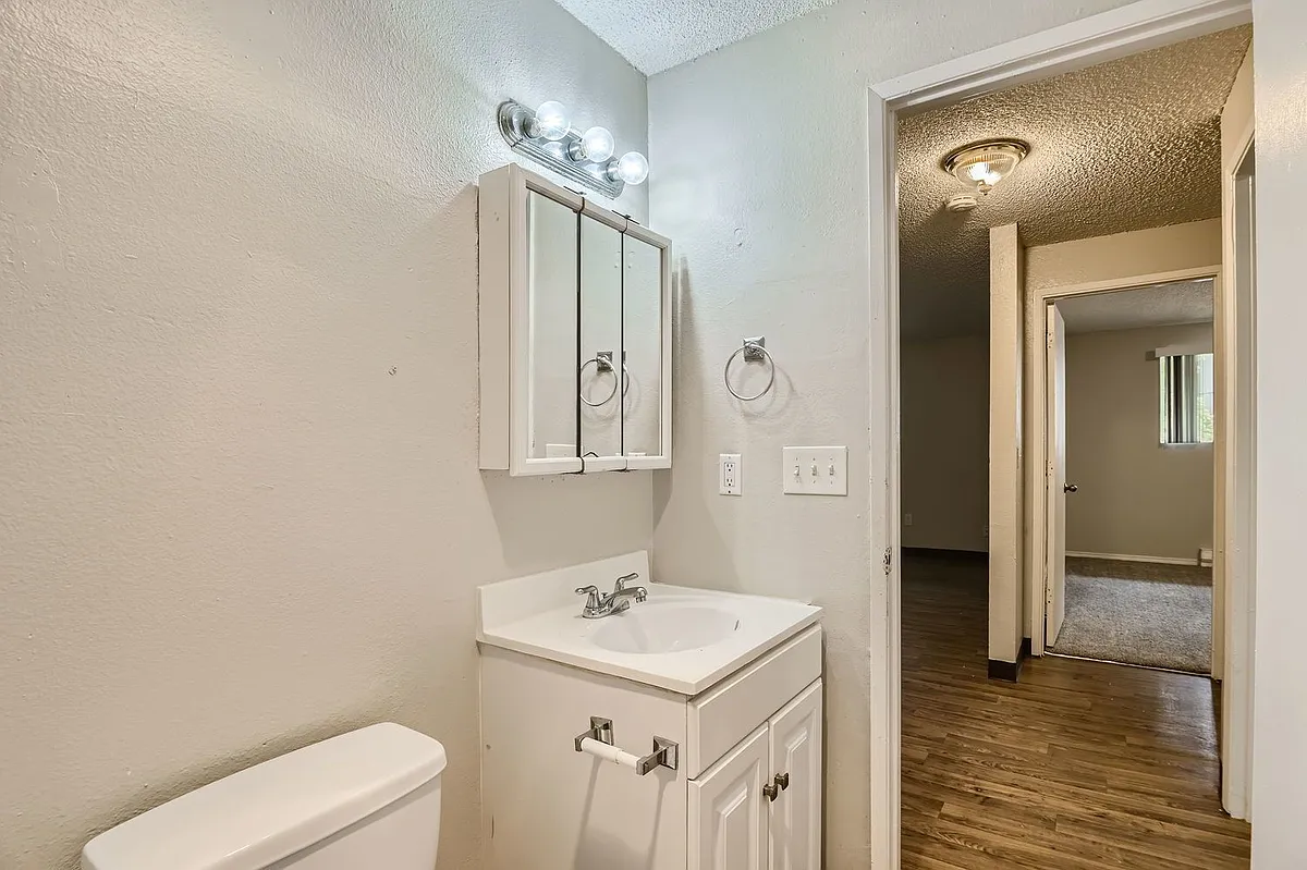 Building Photo - 691 Molalla Ave #18