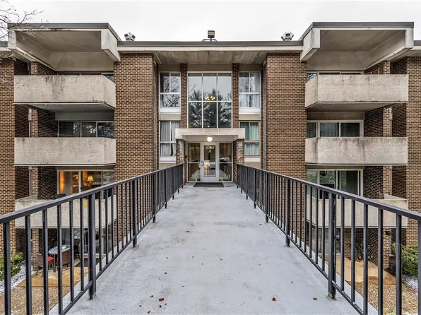 2401 Charlemagne Cir, Pittsburgh, PA 15237