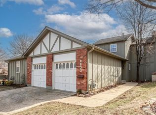 9932 Edelweiss Cir, Merriam, KS 66203