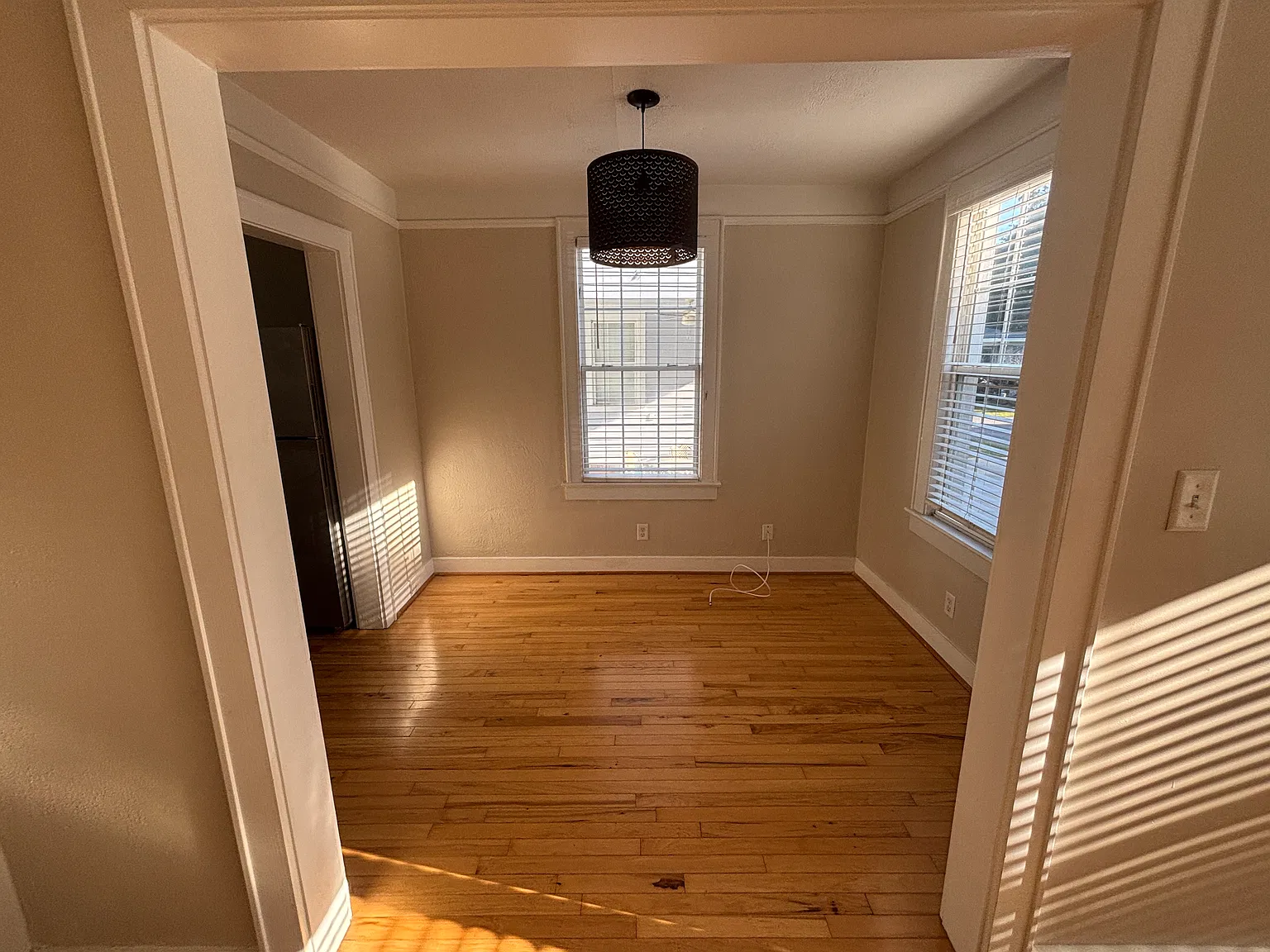 3 bed, 916 sqft, $2,400 — Photo 4