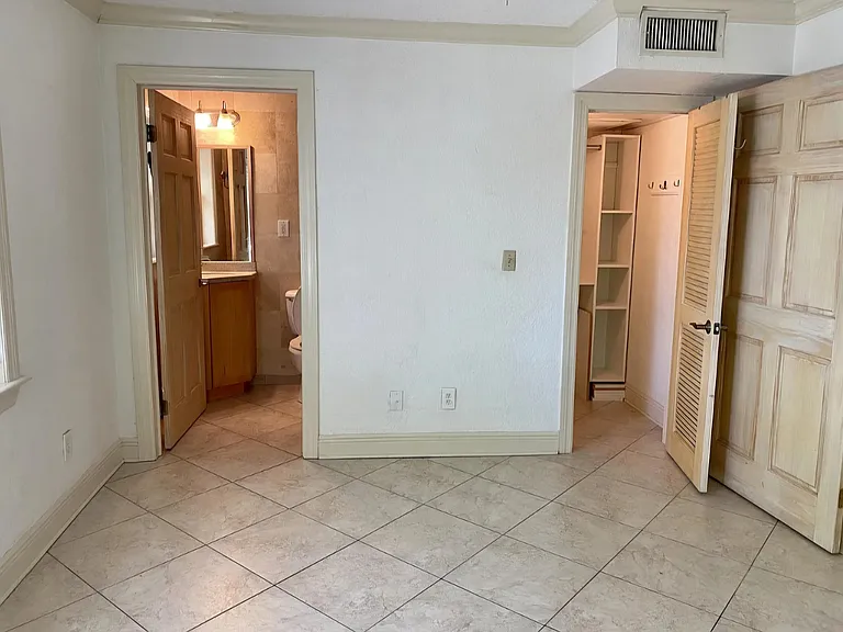 521 68th Ave #5 — Photo 9