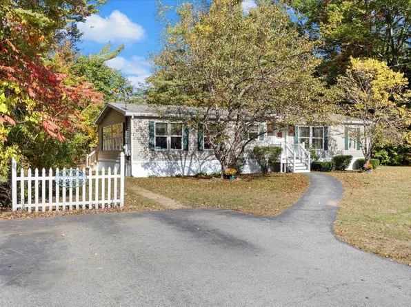 17 Moonstone Way, Wells, ME 04090