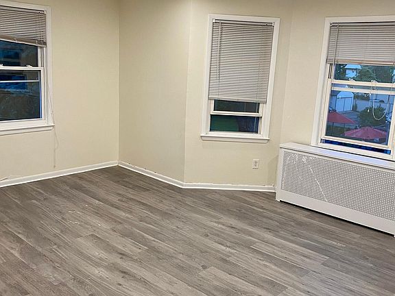 3rd image of 52 Willow Dr Floor 2