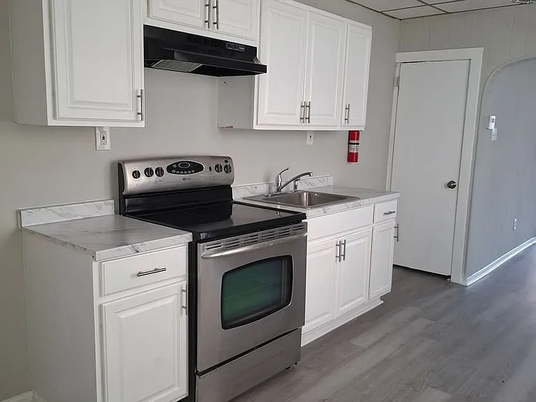 2610 W 7th St — Photo 6