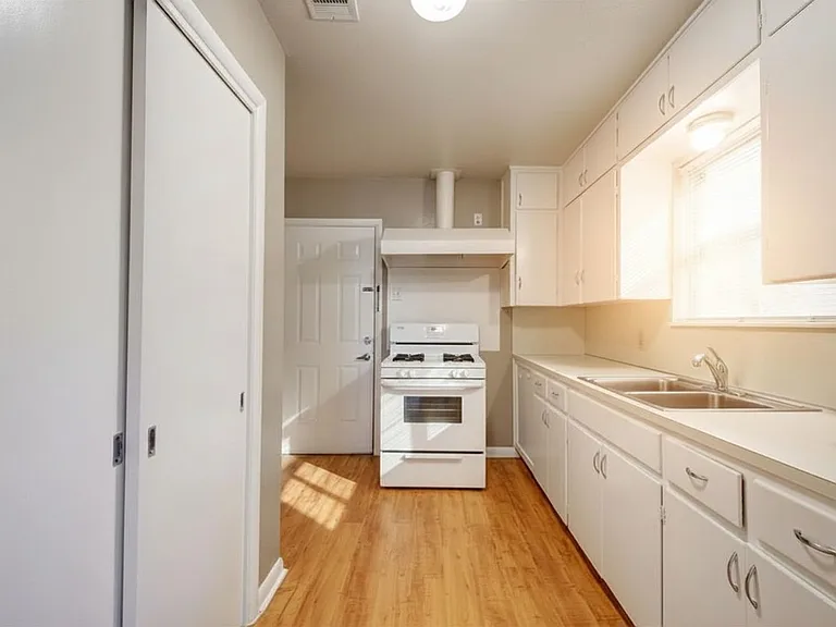 507 Bellevue Pl #A — Photo 13