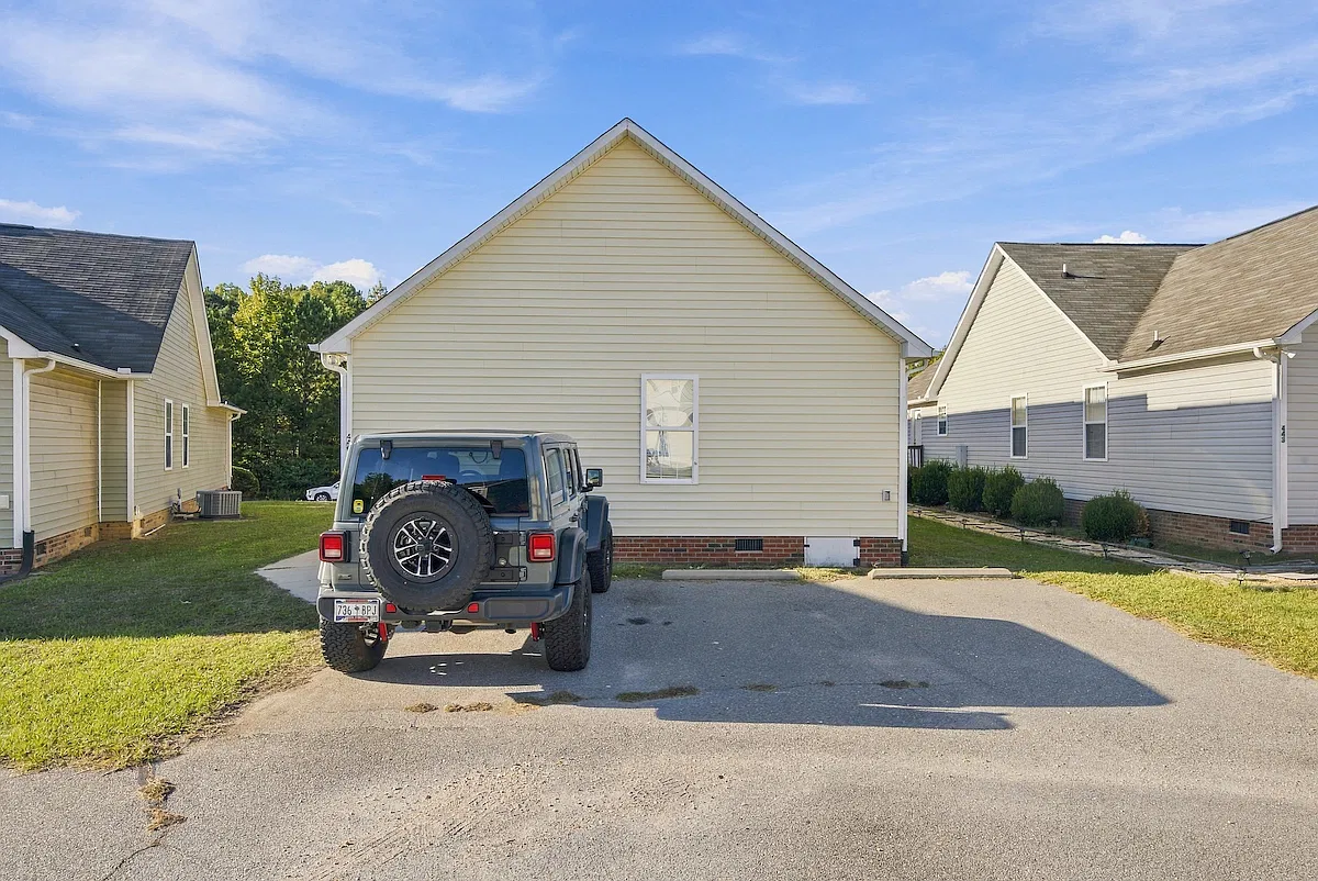 4 bed, 1600 sqft, $1,800 — Photo 3