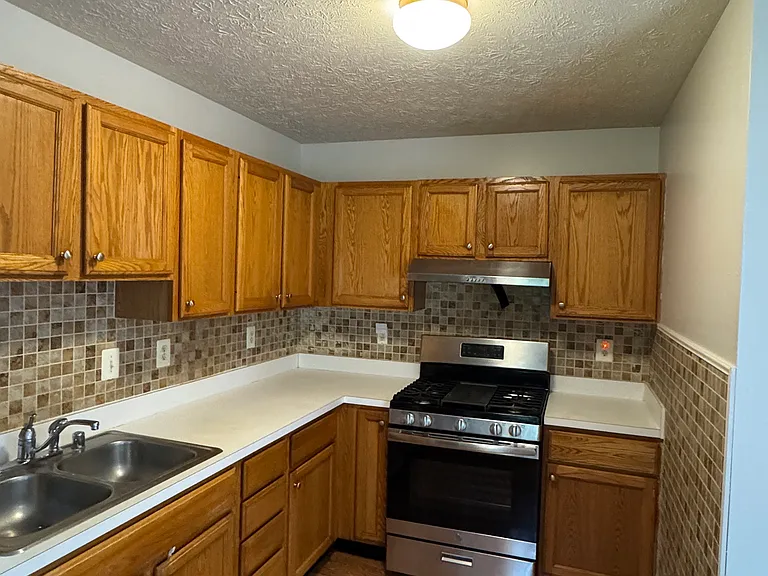 380 Center Deen Ave — Photo 14