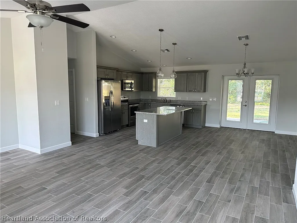 3 bed, 2.0 bath, 1485 sqft, $1,800 — Photo 3