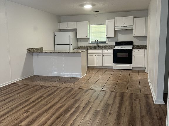 2nd image of 166 Edwards St SE #1