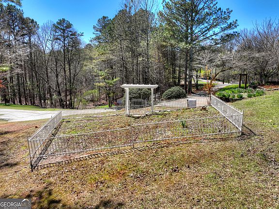 3rd image of 229 Crossroads Church Rd