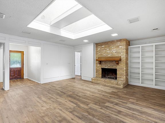 2nd image of 4124 Camino Dr