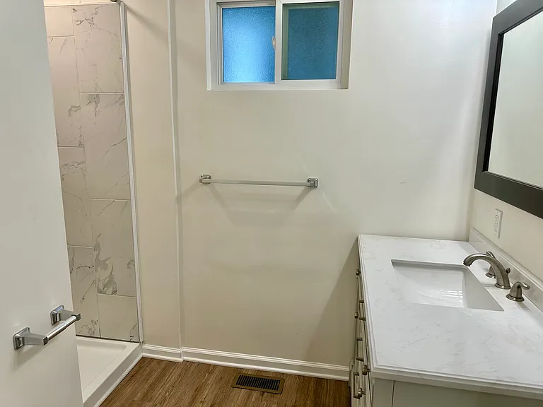 2214 W 32nd St #1 — Photo 19