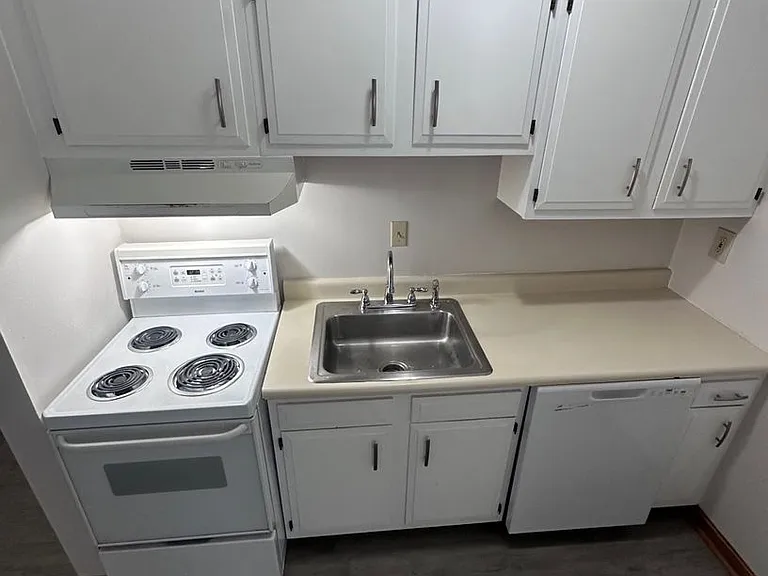 7468 Coachlight Ln — Photo 17