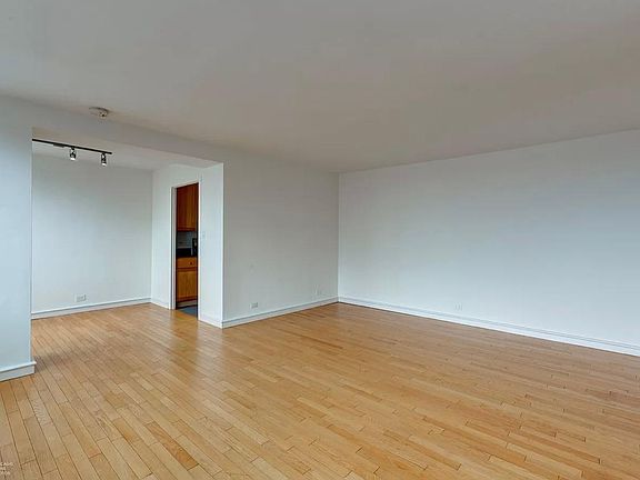 5th image of 3950 N Lake Shore Dr APT 702