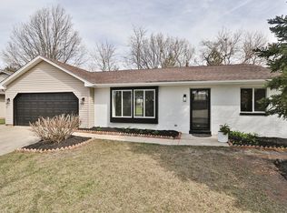 464 Winterwood Dr, Roselle, IL