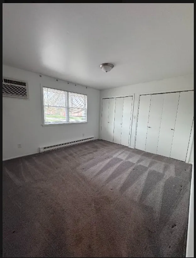 Building Photo - 2022 Lawrence Ave #8