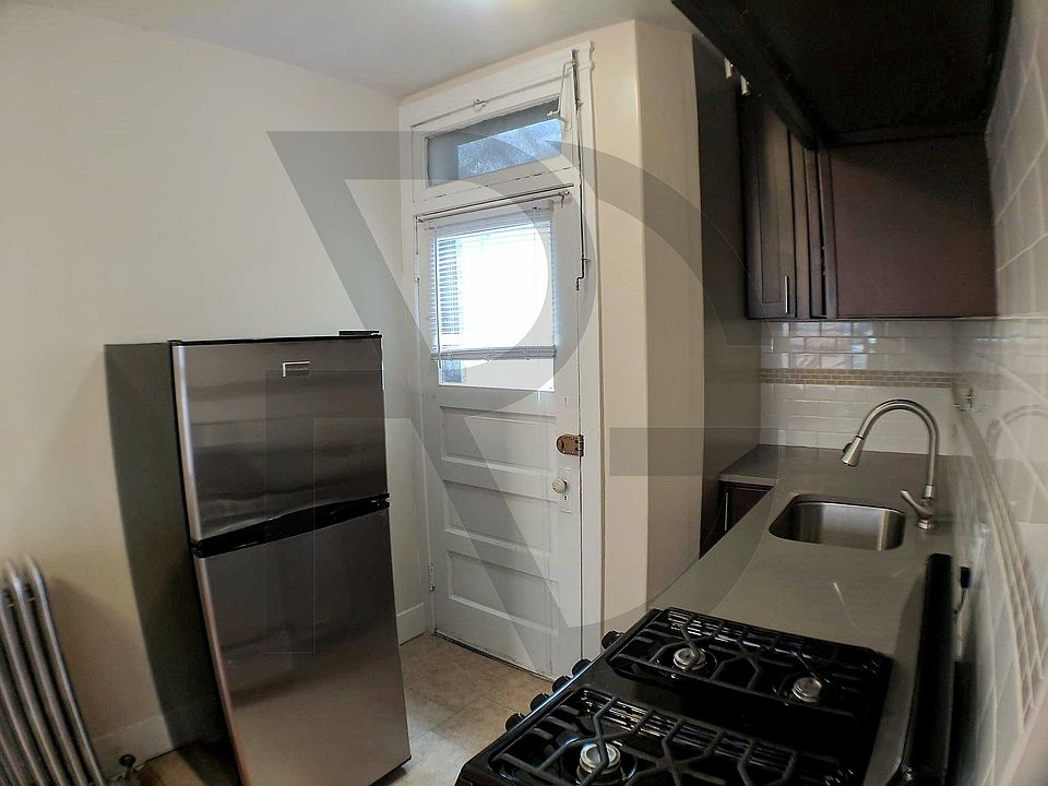 1st image of 516 W Cornelia Ave #Gdn