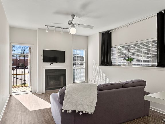 5th image of 708 11th St APT 119