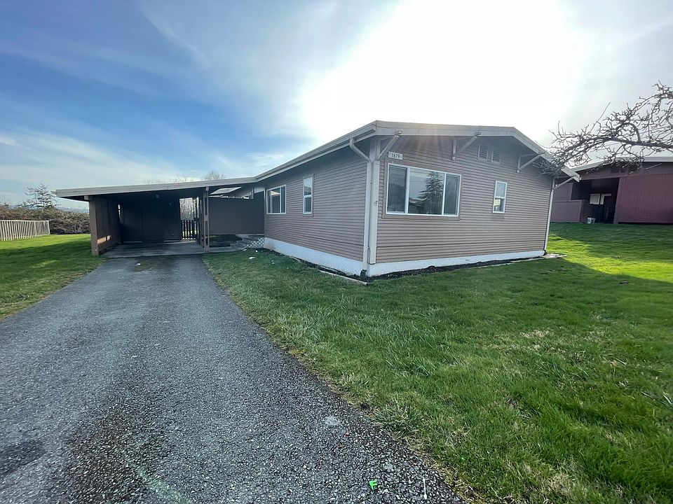 2nd image of 1679 Larch Dr