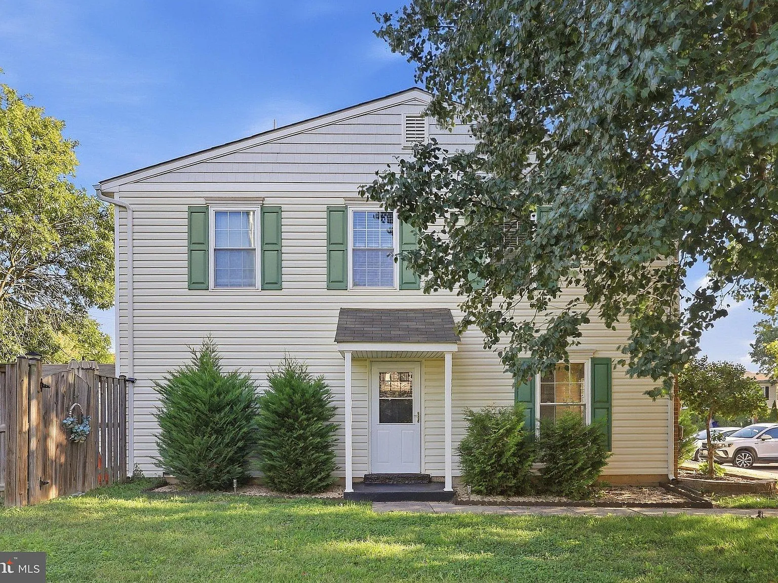 3 bed, 1.5 bath, 1160 sqft, $2,500 — Photo 2