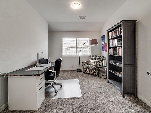 4th image of 833 Woodmark Dr