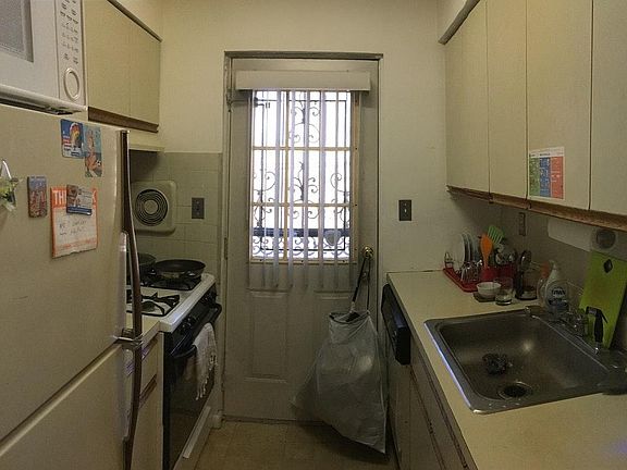 4th image of 2801 E 26th St
