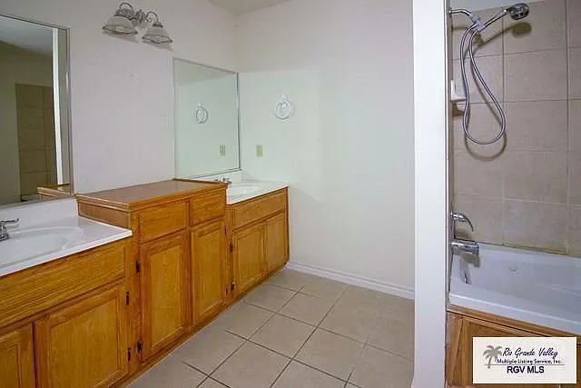 142 Country Club Rd #5 — Photo 3
