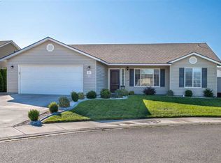 7812 Three Rivers Dr, Pasco, WA 99301