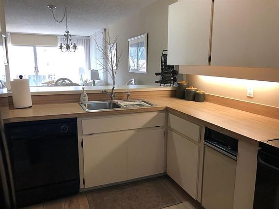 4th image of 1550 NE Ocean Blvd APT B105