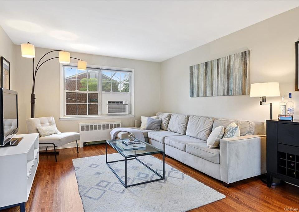 1st image of 29 Fieldstone Dr #1E