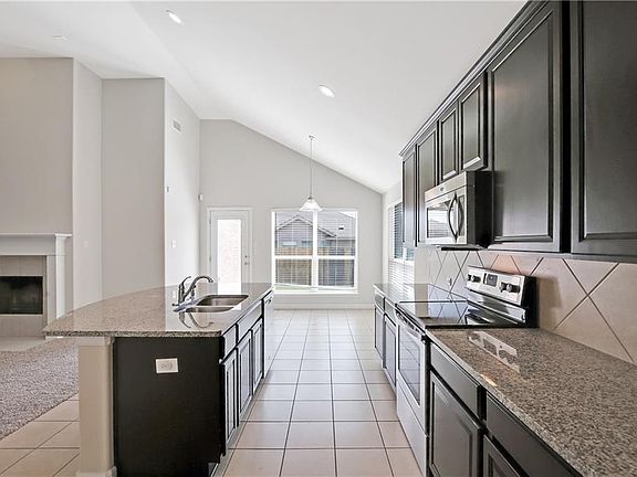 3rd image of 517 Foxcraft Dr