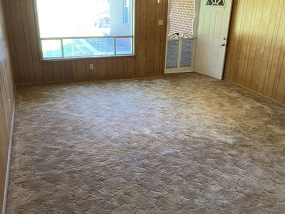 4th image of 625 Country Club Rd
