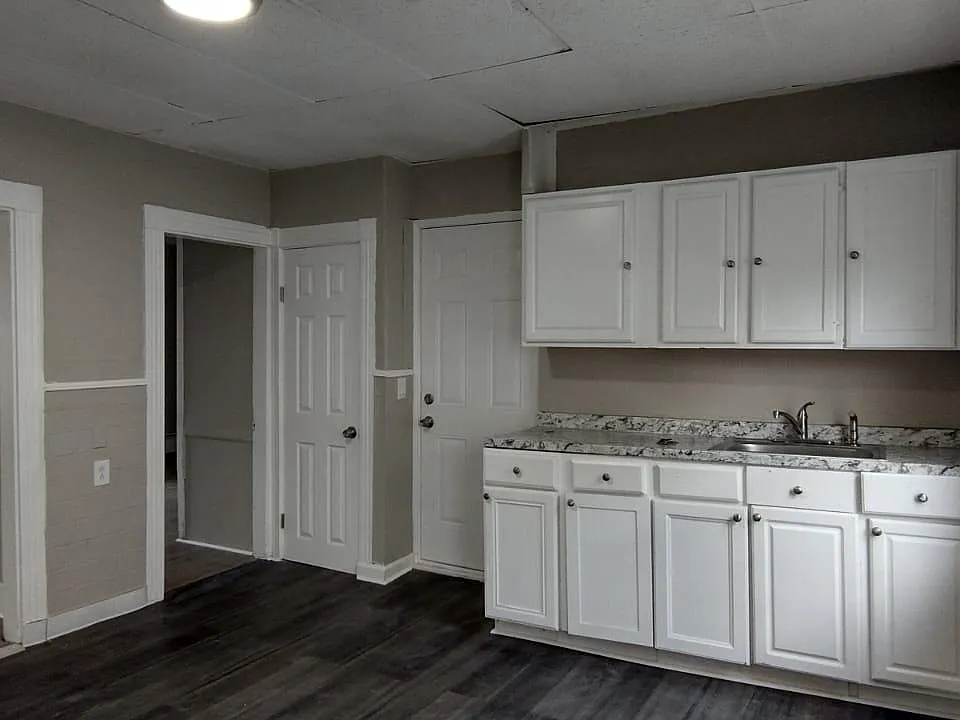 131 E School St #2