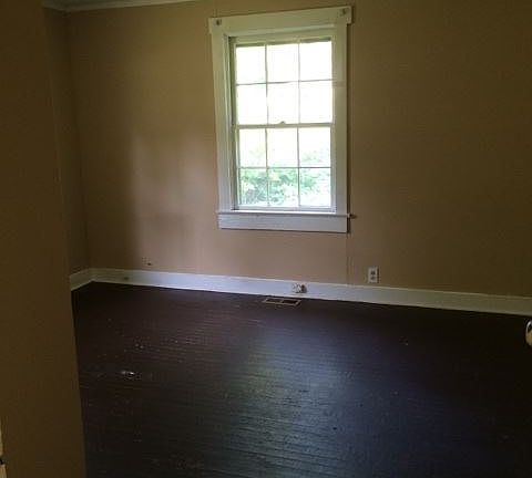 4th image of 1050 W Mauney Ave