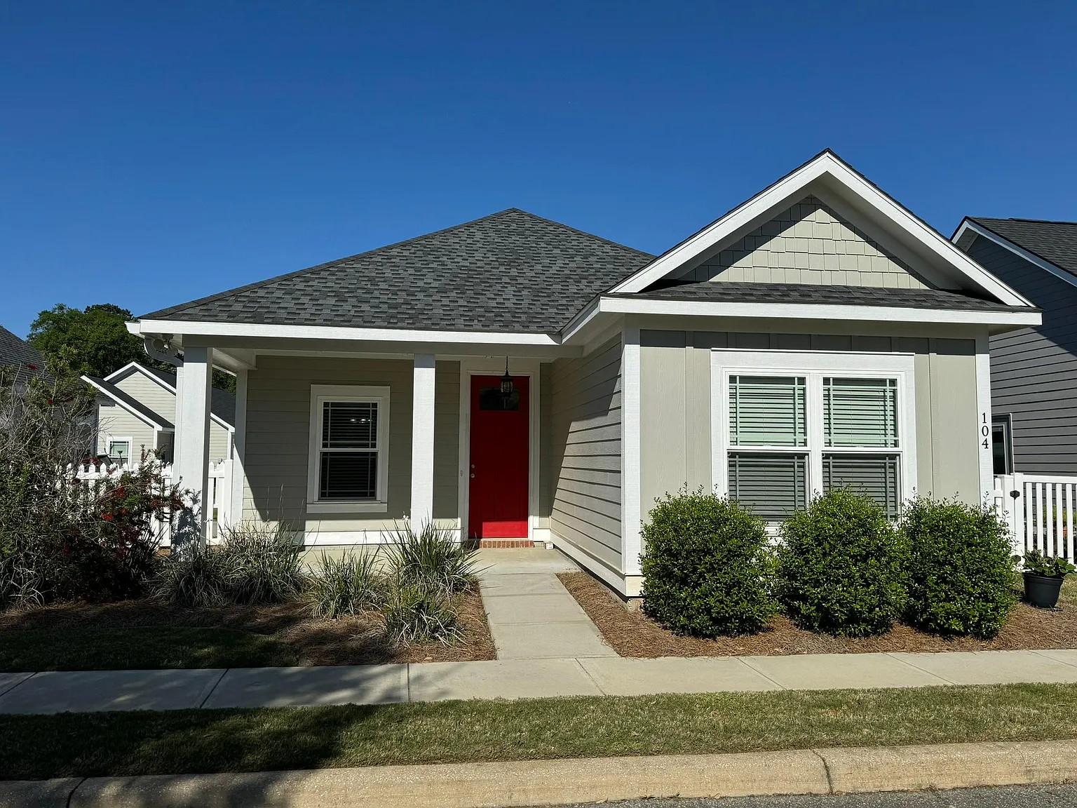3 bed, 1233 sqft, $1,950 — Photo 1
