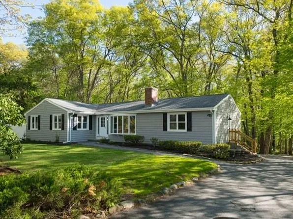 39 Mann School Rd, Smithfield, RI 02917