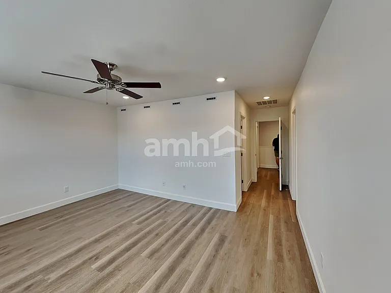 6459 Rush Ave — Photo 8