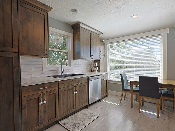 4th image of 3999 Orchard Ave