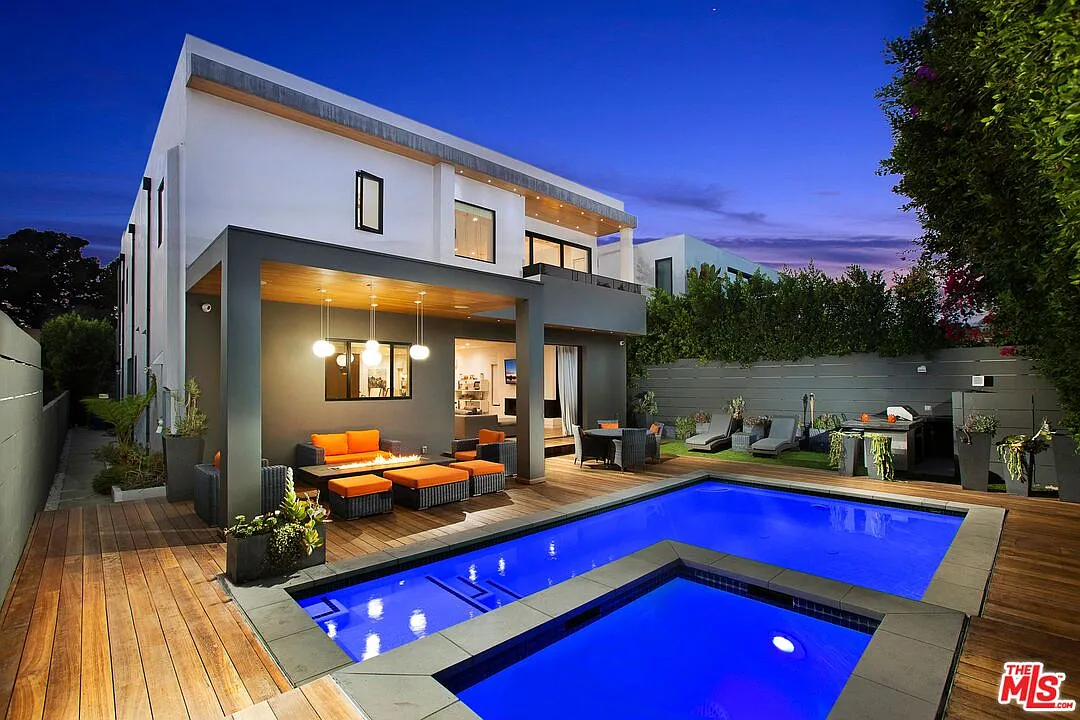 5 bed, 5.5 bath, 4700 sqft, $19,500 — Photo 1