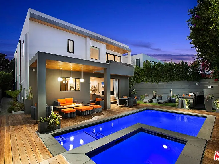 736 N Curson Ave — Photo 1