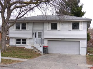 4924 S 54th St, Lincoln, NE 68516