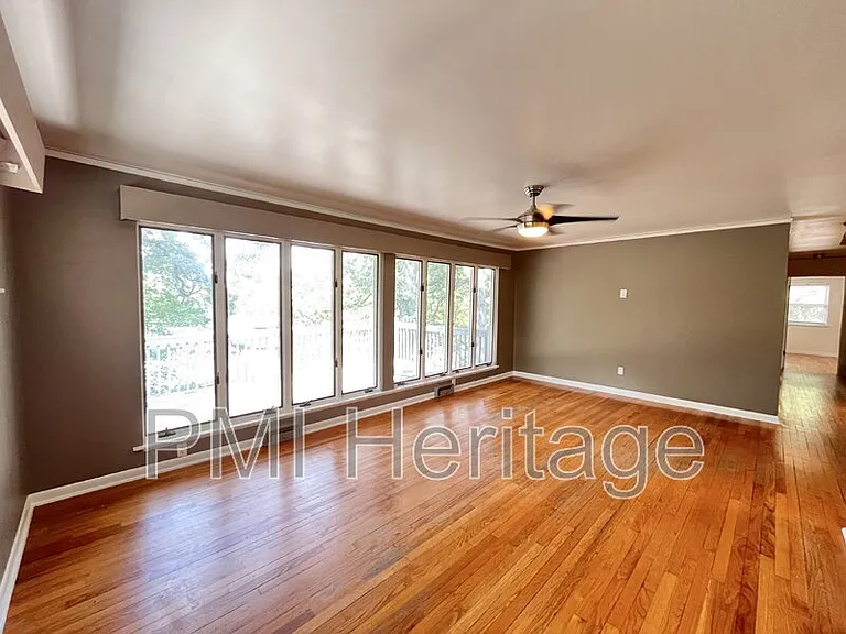 1139 N Sunset Dr — Photo 7