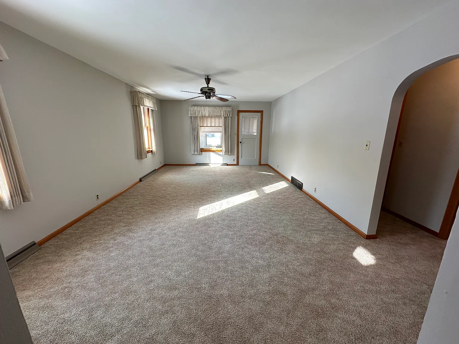 3 bed, 1.5 bath, 1338 sqft, $1,600 — Photo 4