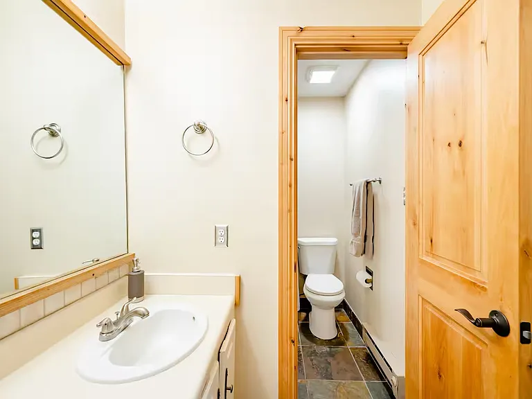 225 Eagle Dr #10B — Photo 16
