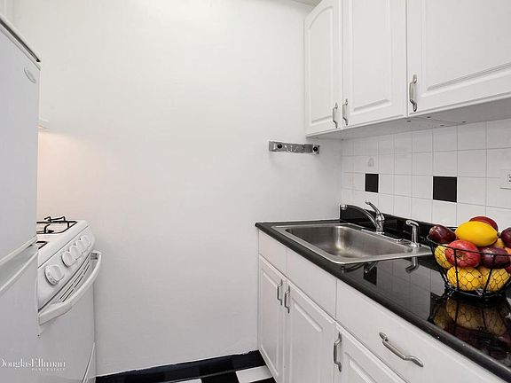 3rd image of 200 E 36th St APT 6-J