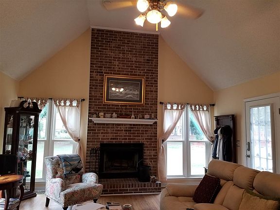 5th image of 120 White Pine Ct