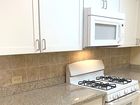 BRAND NEW KITCHEN CABINETS, GRANITE & APPLIANCES