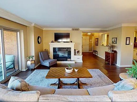 4th image of 4740 Roanoke Pkwy APT 301