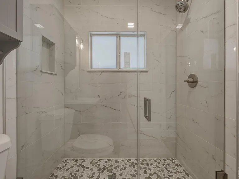 12980 NE 10th Ave — Photo 19