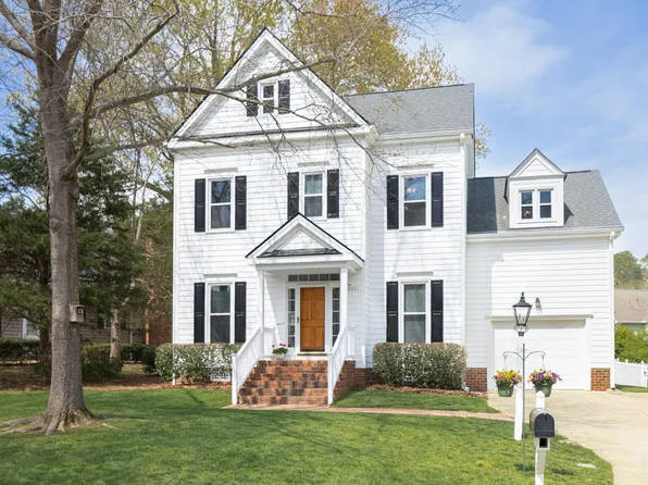 2061 Carriage Way, Chapel Hill, NC 27517
